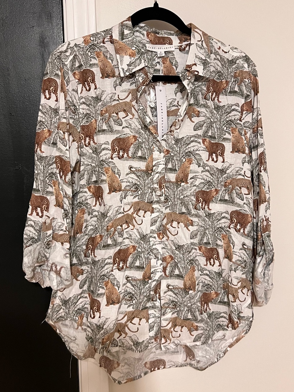 NWT Jane and Delancey - Linen Tiger Print Button Down, White Size Medium.